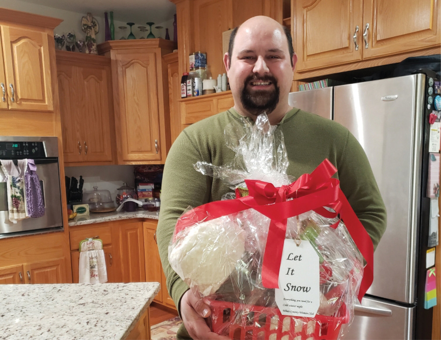Sparta Woman’s Club recently held a craft and vendor show, at White County Agriculture Complex. Funds raised are divided among the club’s various projects and charities. One of the door prize winners was Brandon Griffin, who received a gift basket. The next craft and vendor show will be May 14, 2022.